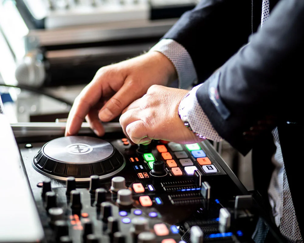 Choosing the Right Sampler for Your DJ Setup

