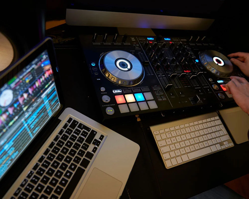Integrating Percussion Loops for Dynamic DJ Sets
