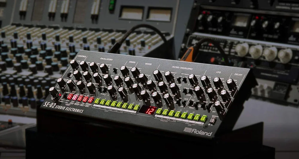 Roland SE-02 Boutique Designer Series Analog Synthesizer Review