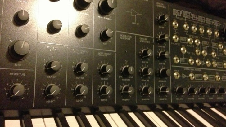 A close up of a Mini synthesizer with buttons and knobs.
